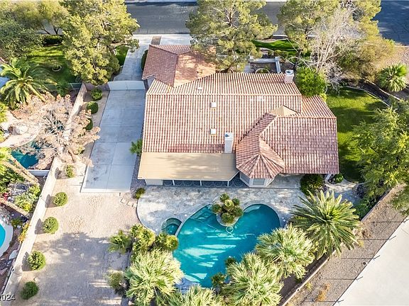 3rd image of 1731 Camara Dr