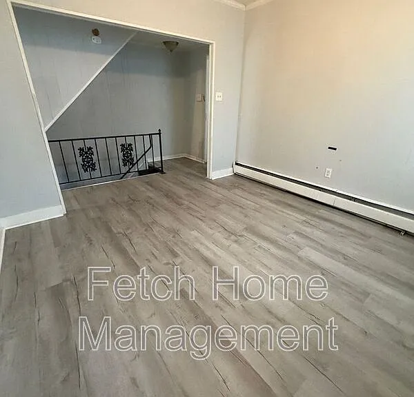 1027 E Market St #2 — Photo 3