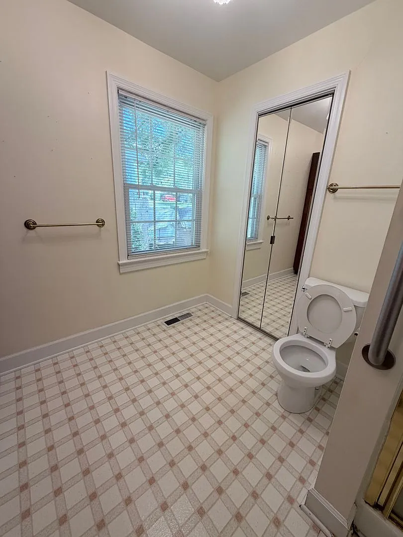 3 Bedroom 2 Bathroom House — Photo 3