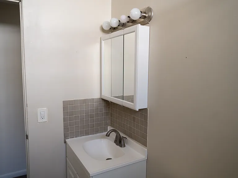 718 & 720 Bettes Ave #720 — Photo 9
