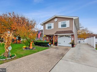 1038 Bloomfield Ave, Philadelphia, PA 19115