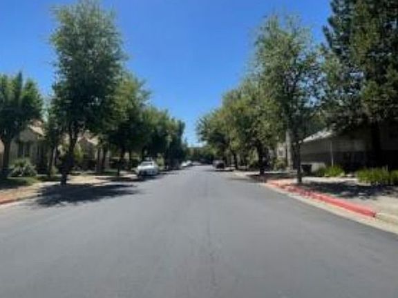 Exterior Neighborhood (street photo)