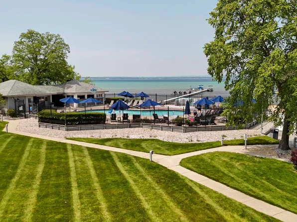 5624 Creeks Xing E #55, Williamsburg, MI 49690