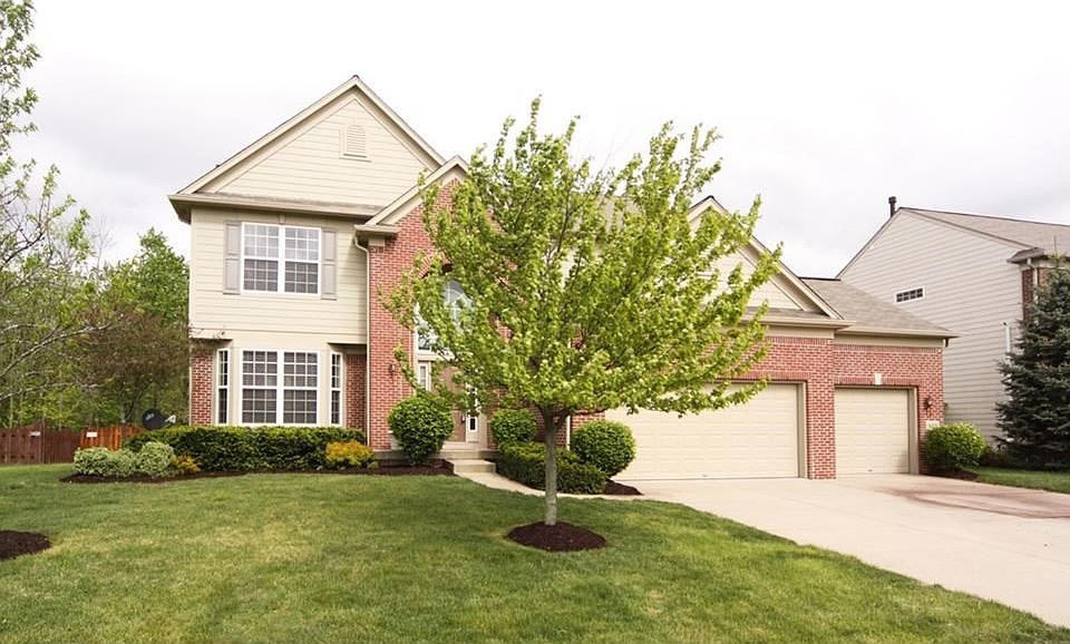 Lovely well maintained home in popular Saddle Creek.  Fresh exterior paint job completed in April.