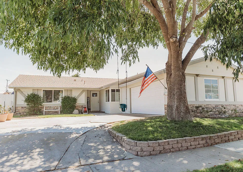 4327 Mount Putman Ave