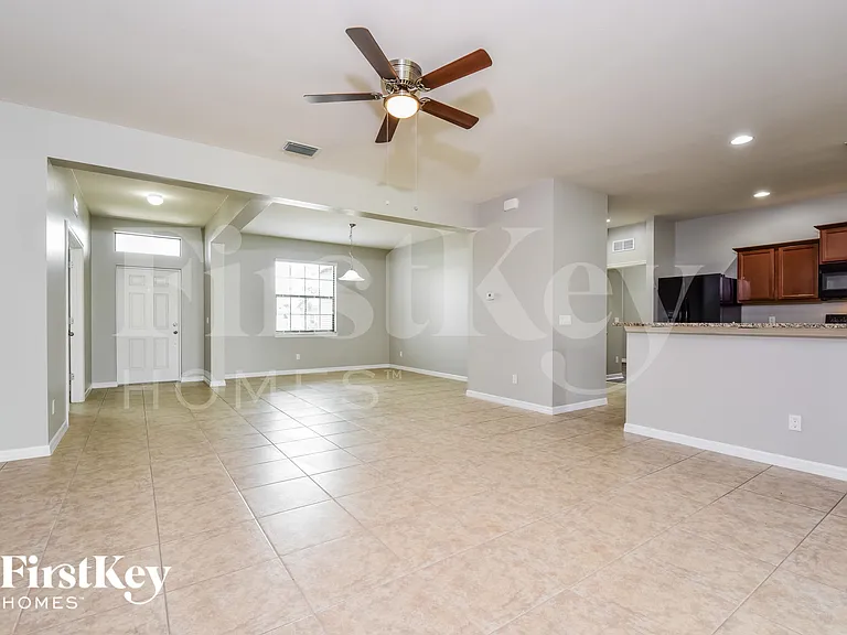 1814 SW 22nd St — Photo 4