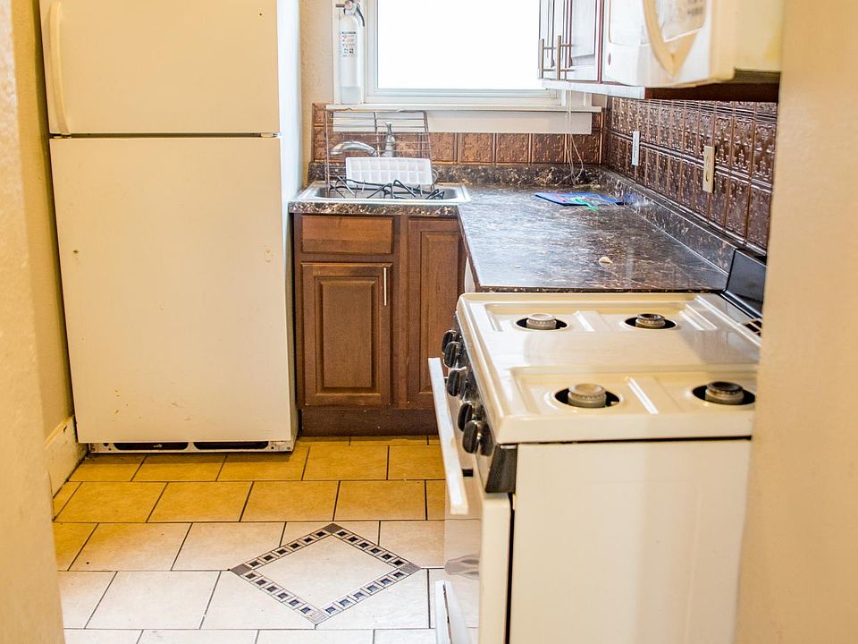 2nd image of 887 22nd Ave SE Unit 6