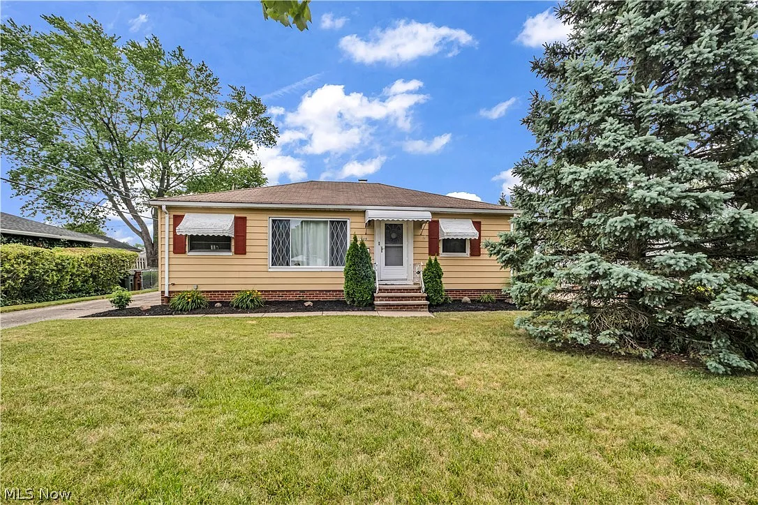 7555 Skylark Dr photo 1