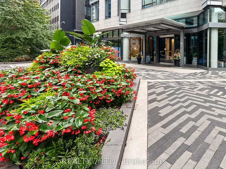 45 Charles St E #1808 — Photo 5