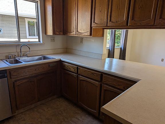 2nd image of 1695 Barnett Cir