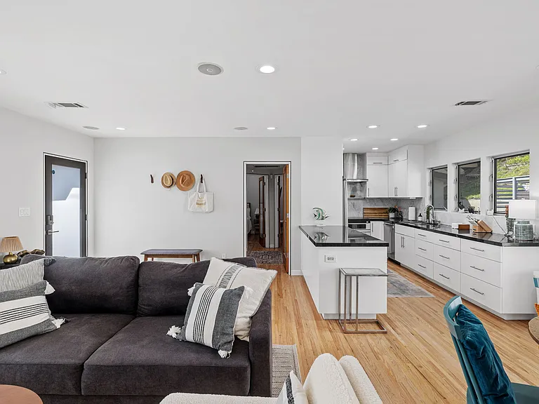 7103 Earldom Ave — Photo 13