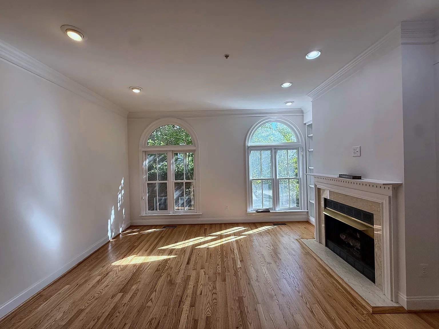 3 bed, 3.5 bath, 1936 sqft, $6,500 — Photo 4