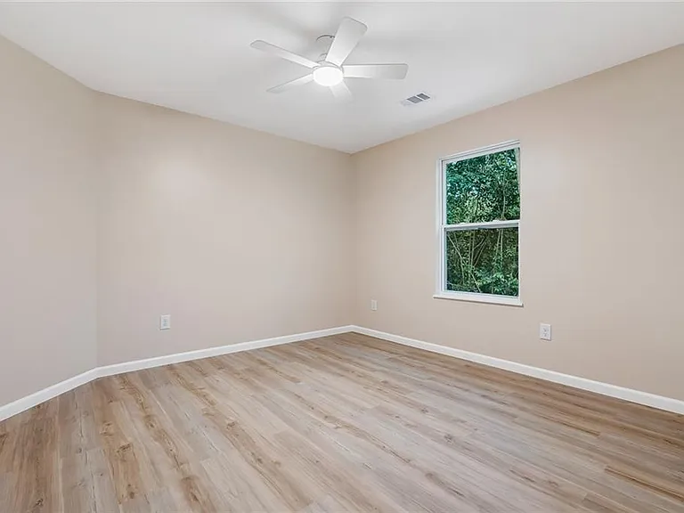 504 Piedmont Ave — Photo 20