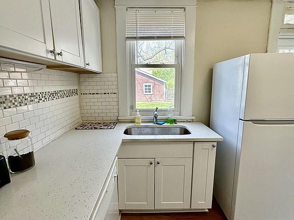 4th image of 180-182 E Patterson Ave