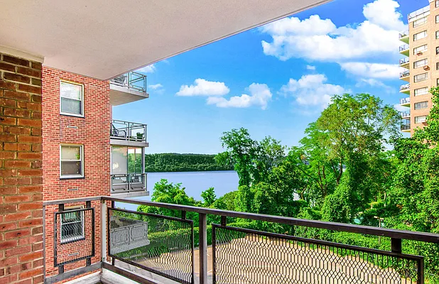 Sold by Re/Max In The City | media 24