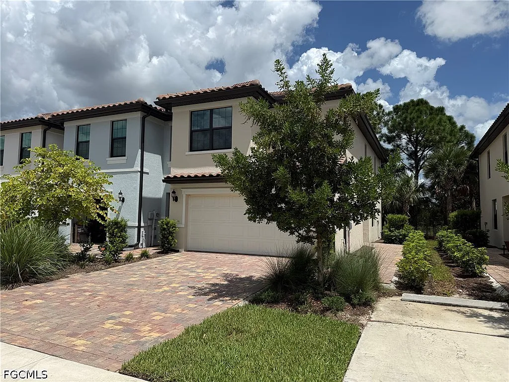 3 bed, 2.5 bath, 1679 sqft, $1,850 — Photo 2