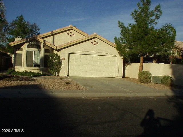 1074 N Saguaro St — Photo 1
