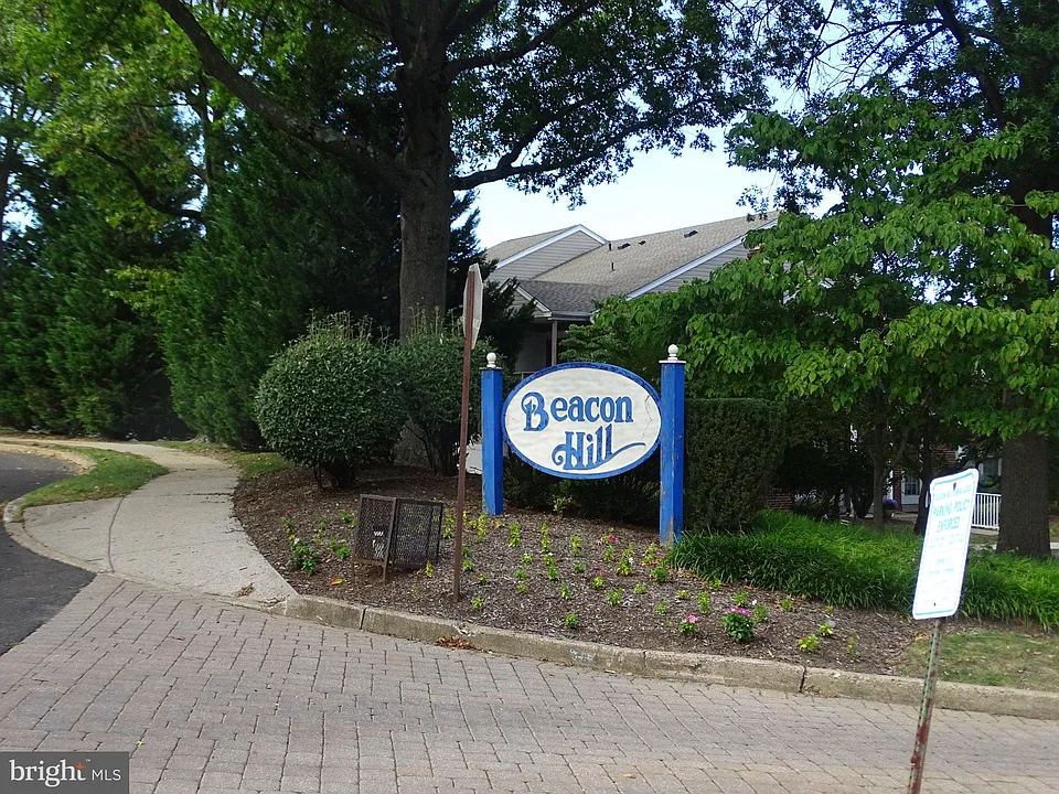 1404 Beacon Hill Dr