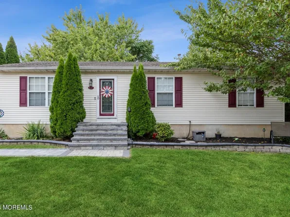 407 Lakeside Boulevard, Bayville, NJ 08721