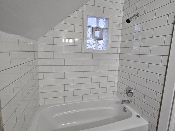 2nd image of 1100 Lincoln St #2