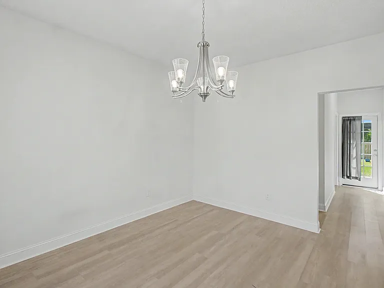 965 Meloney Dr — Photo 8