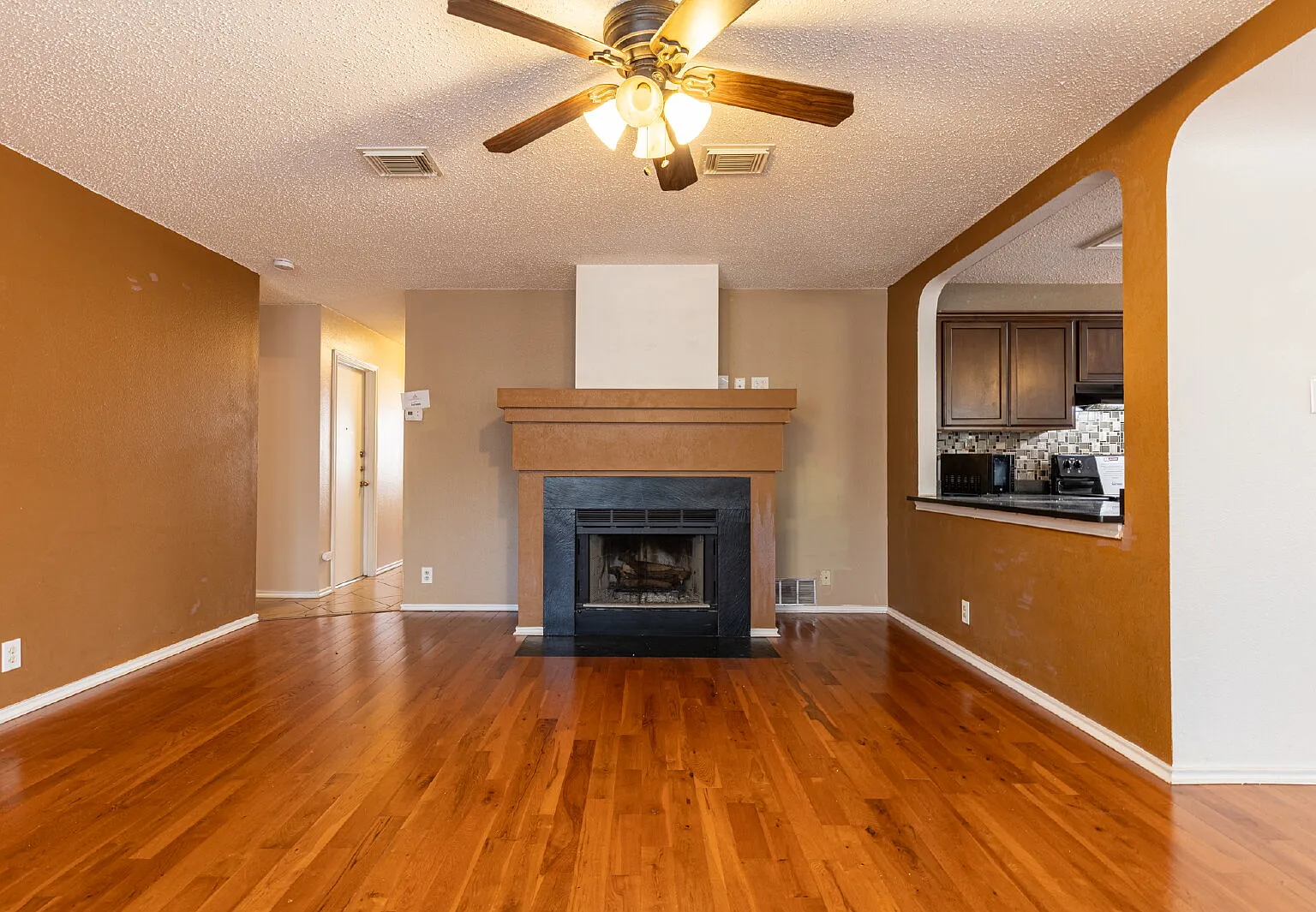 3 bed, 2.0 bath, 1520 sqft, $1,800 — Photo 4