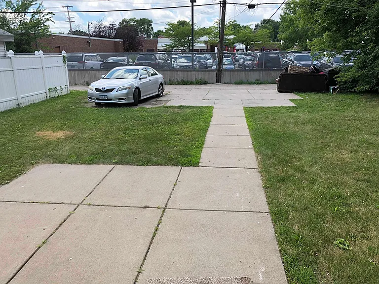 1323 Oliver Ave N — Photo 16