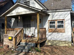 1220 SW 5th St, Topeka, KS 66606
