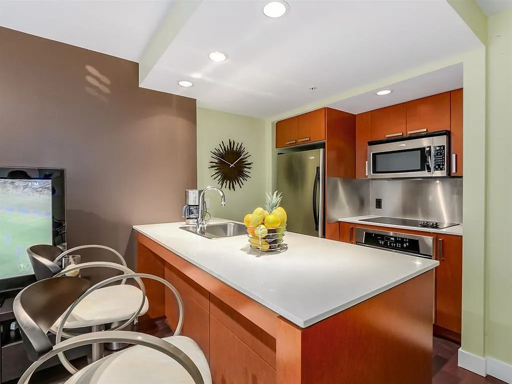 Studio, 500 sqft, $2,500 — Photo 2