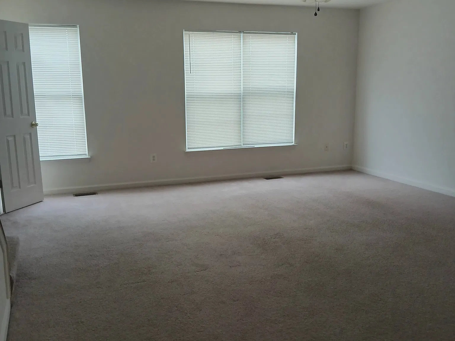 4 bed, 3.5 bath, 1400 sqft, $2,100 — Photo 4