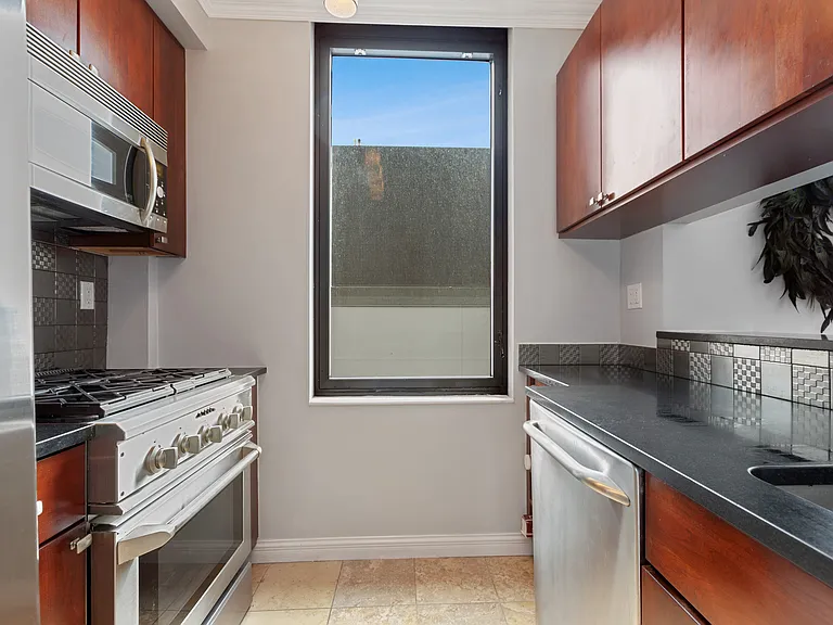 52 E End Ave #22B — Photo 3