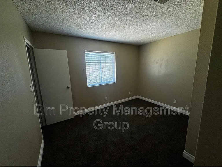 8 Britz Cir #C — Photo 7
