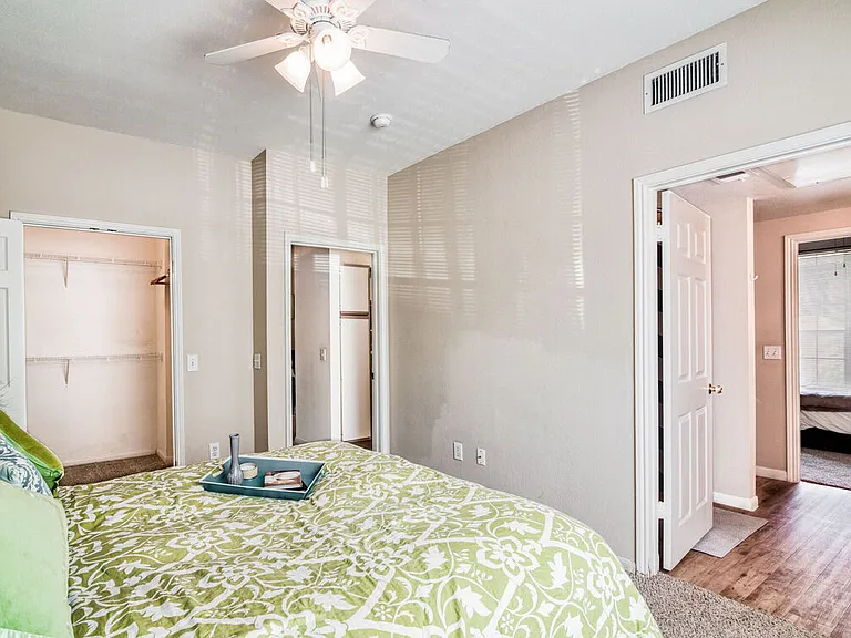 Farnham Park Apartments — Photo 15