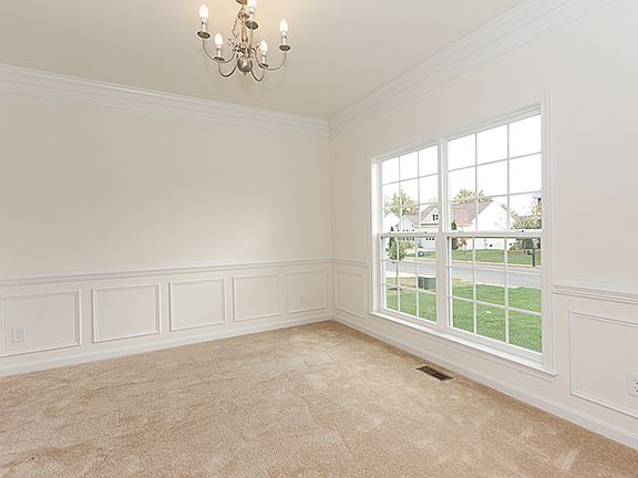 4th image of 824 Lakeland Ct