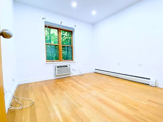 Rented by Bond New York | media 11