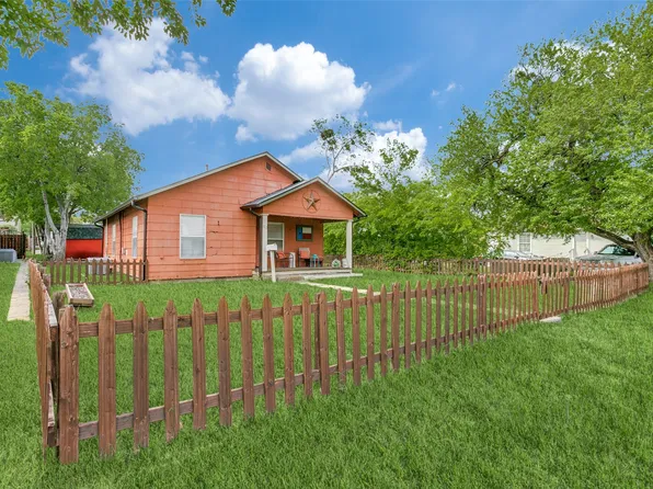 612 E Wall St, Grapevine, TX 76051