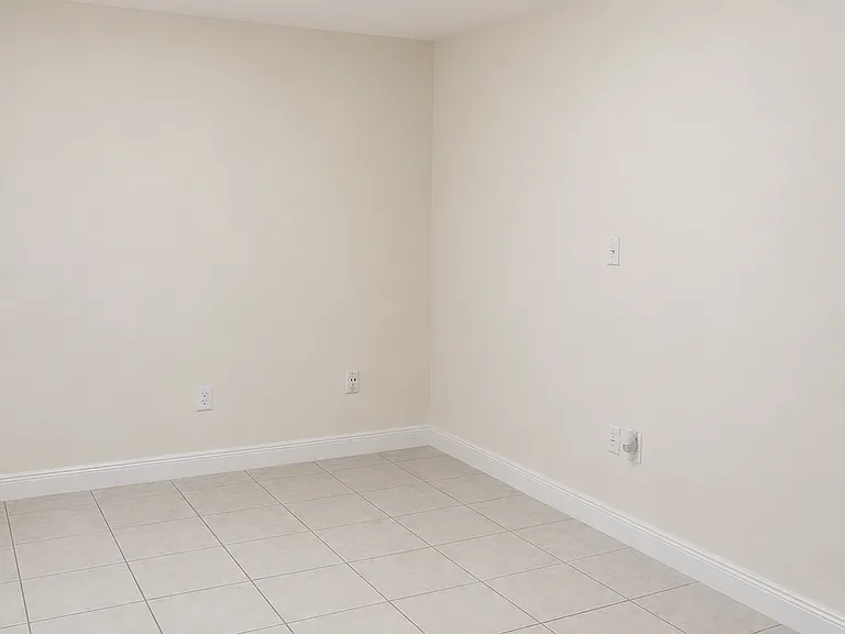3659 SW 99th Ave #7 — Photo 4