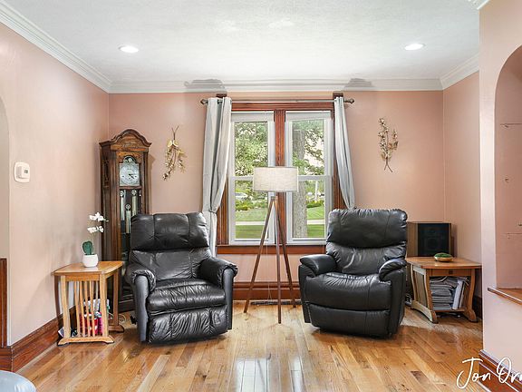 4th image of 10551 James St