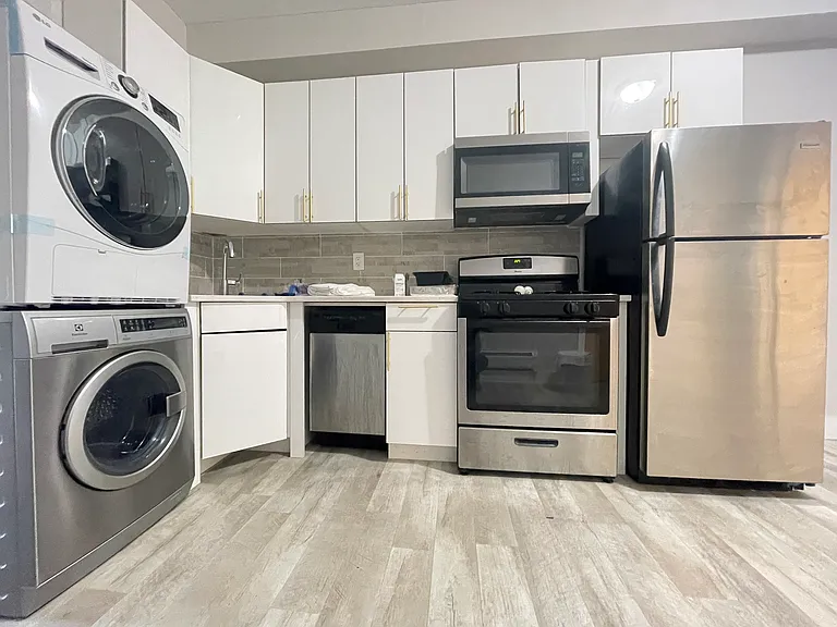 207 Webster Ave #1E — Photo 1
