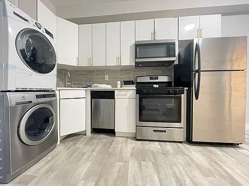 207 Webster Ave #1E Photo 1