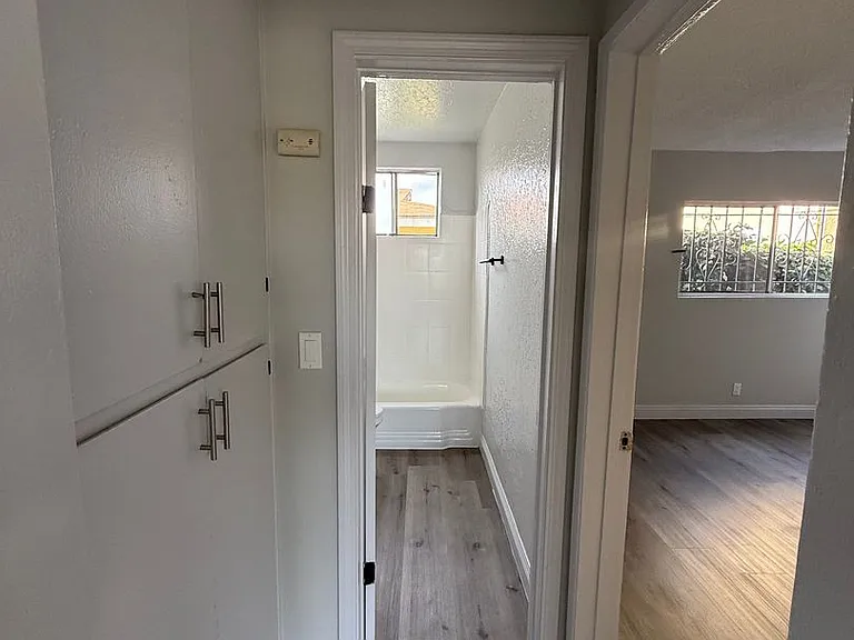 1431 W 104th St — Photo 13