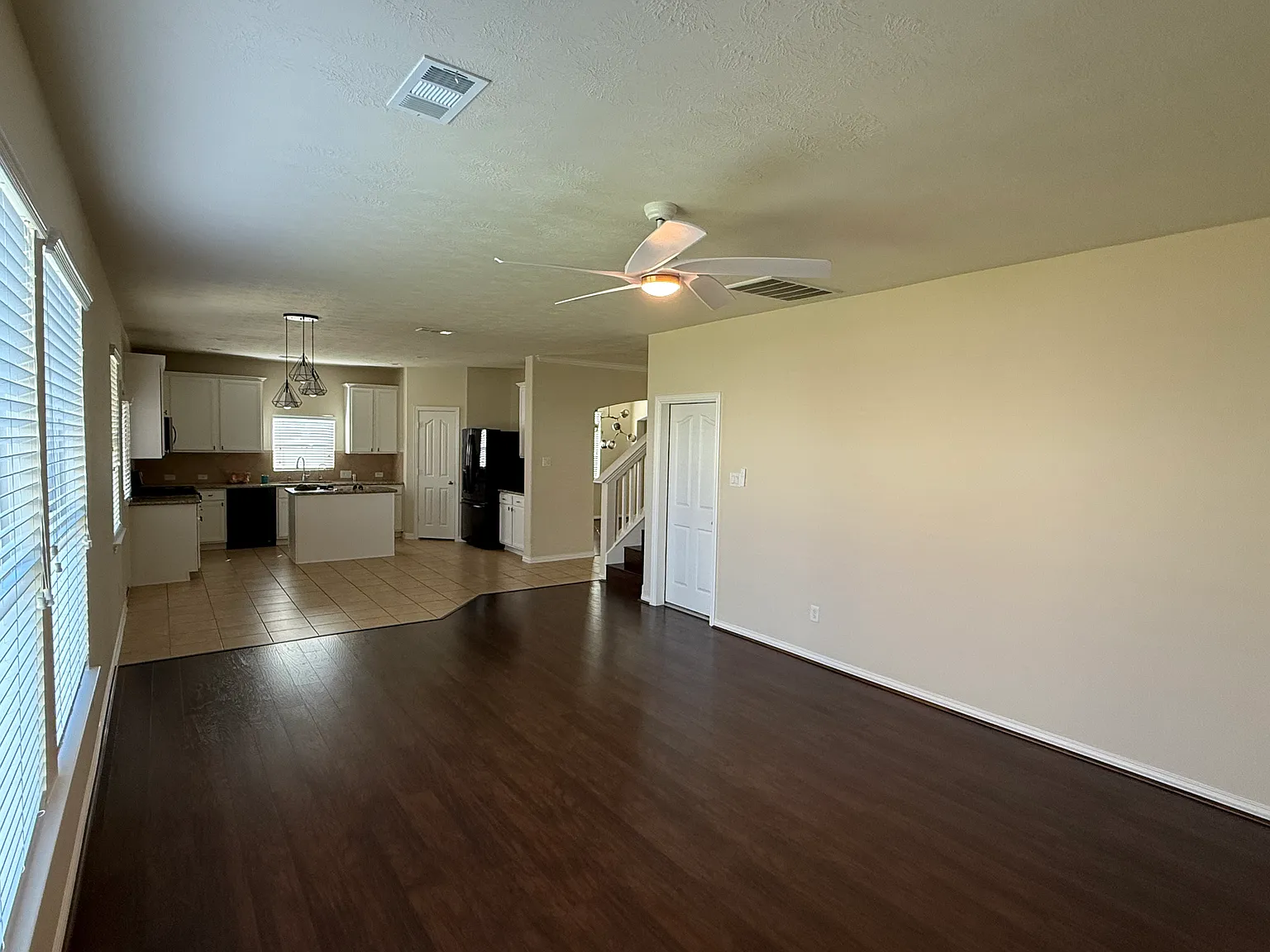 4 bed, 2.5 bath, 2644 sqft, $2,575 — Photo 3