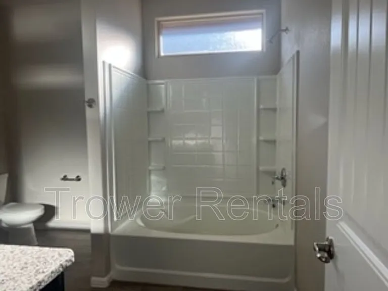 1902 Twin Falls Dr — Photo 14