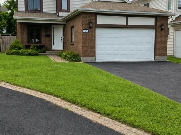 55 Bramblegrove Cres, Ottawa, ON K1T 3G2