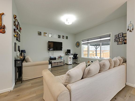 3rd image of 1020 Daniels Loop SW