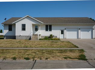 406 Yakish Ct, Lone Tree, IA 52755