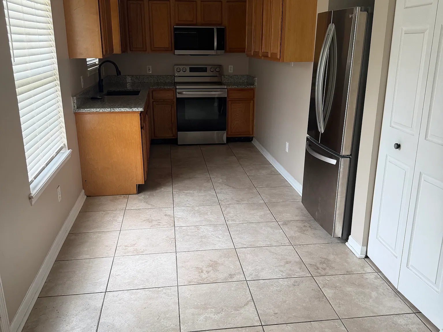 3 bed, 810 sqft, $1,650 — Photo 4