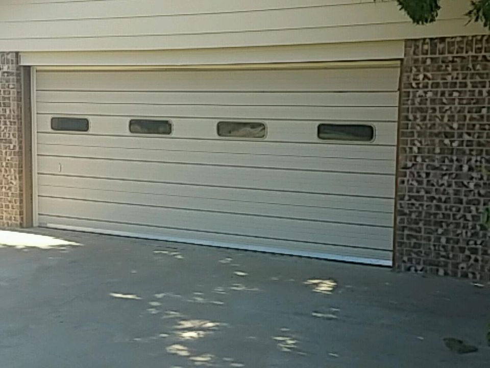 2 car detached garage 