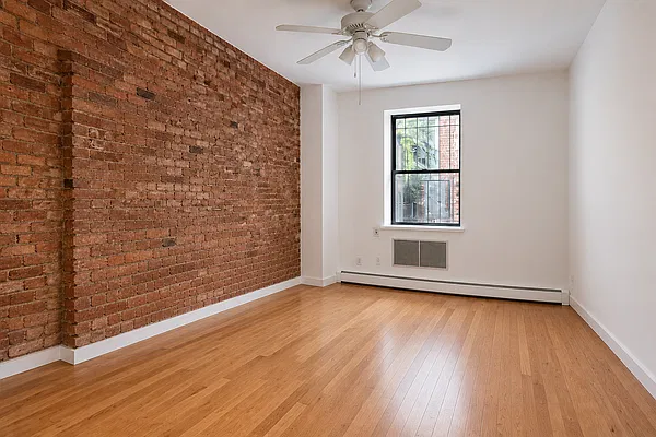 Bedroom, photo 2