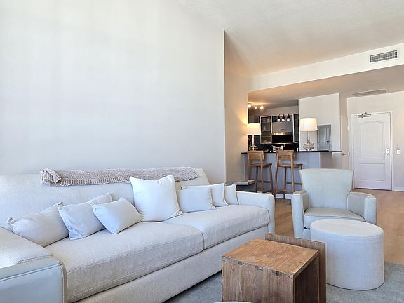 5th image of 410 Evernia Street #827